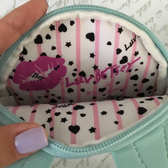 🐰Easter SALE🐰Betsey Johnson Wristlet Coin Purse - Picture 5 of 5